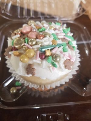 Xmas cupcake at Planted Bakery in Fort Worth