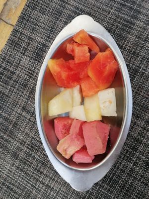 Breakfast fruit platter #Veganuary at Fonda Al Pirata in Havana