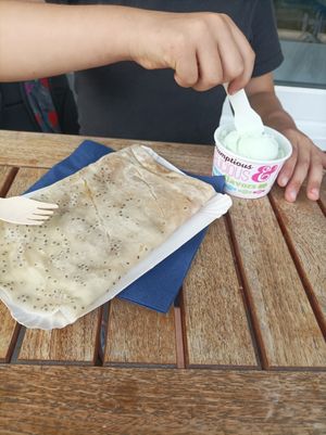 Crêpe mit Apfelmus und WaldmeisterEis at Eismanufaktur - Hamburg Eis in Hamburg