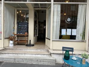   at The Robin Room in Amiens