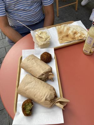 Sandwich Top & Hummus with flat bread  at Falafel Top in Leuven