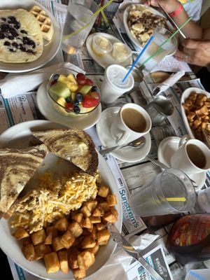   at Queens Coach in Niagara Falls