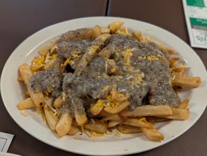 Vegan poutine at Queens Coach in Niagara Falls