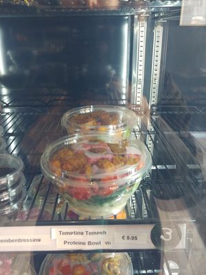 vegan protein salad- tempeh, peas, chickpeas, hummus, vegetables and rice at Hé Jij in Katwijk Aan Zee