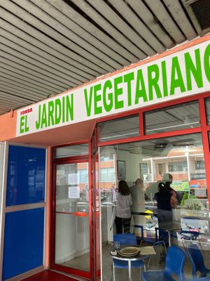 Avenida veneto at El Jardin Vegetariano in Panama City