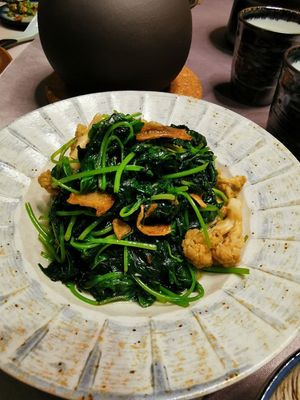 A must order : greens with cauliflowers. Really delicious  at Shàn Guǒ Táng - 善菓堂 in Zhubei