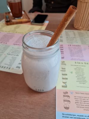 Elsa smoothie at Heart-Garden Waffles & Coffee in Amsterdam