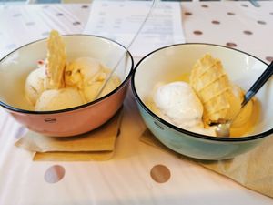 Amaretto, cheesecake & speculoos - - - vanille & salted caramel at IceLab NiceCream Creations in Antwerpen