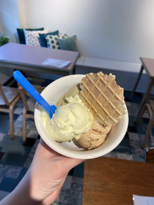 Pineapple/basil, pistachio, hazelnut  at IceLab NiceCream Creations in Antwerpen