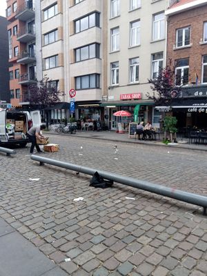 Outside (to the left of the tobacconist, 'tabak shop') IceLab at IceLab NiceCream Creations in Antwerpen
