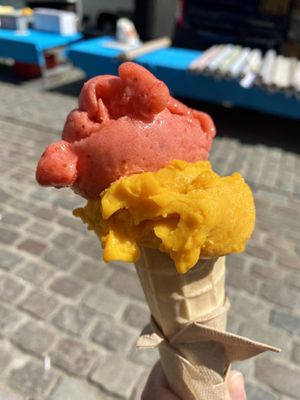 Mango and strawberry   at IceLab NiceCream Creations in Antwerpen