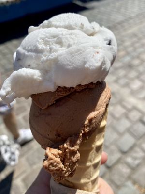 Stracciatella and chocolate hazelnut   at IceLab NiceCream Creations in Antwerpen