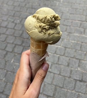 Pistache met een glutenvrij hoorntje  at IceLab NiceCream Creations in Antwerpen
