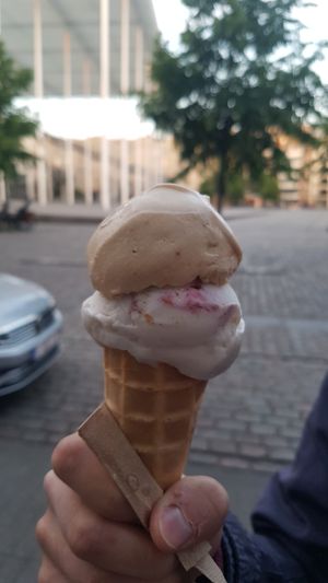 Lotus and strawberry cheesecake at IceLab NiceCream Creations in Antwerpen