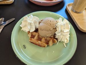 Lükse waffle with coffee ice cream and whipped cream at IceLab NiceCream Creations in Antwerpen