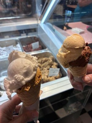 Coconut and coffee + treacle waffle and chocolate    at IceLab NiceCream Creations in Antwerpen