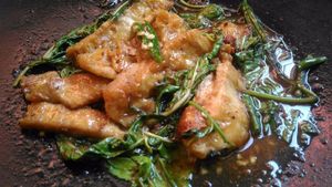 Stir fried tofu w/chillipaste at VeggieJ - อาหารเจสะพานหัน in Bangkok