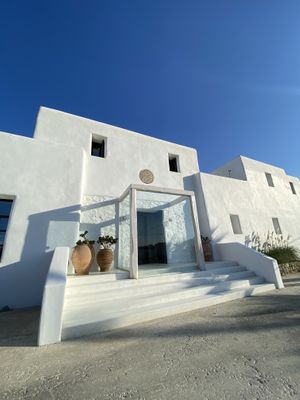Entrance at Koukoumi Hotel in Mykonos