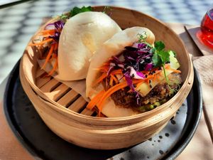 Buns with tofu tempura and fresh veggies at Koukoumi Hotel in Mykonos
