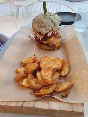 Pulled Jackfruit burger and fries ❤ at Koukoumi Hotel in Mykonos