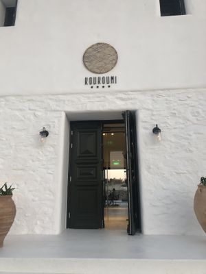 Beautiful entrance  at Koukoumi Hotel in Mykonos