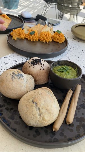 Sweet potato hummus & selfmade bread with a great dip sauce at Koukoumi Hotel in Mykonos