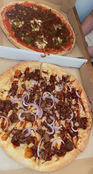 bbq jackfruit on bottom and sauzage and pepper on top at Flatbread & Butter in St Petersburg