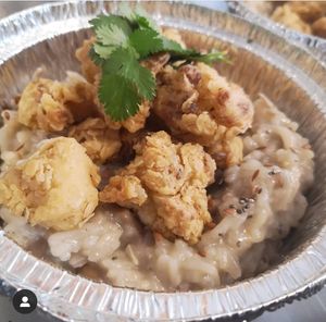 Risotto de champiñon con coliflor kryspi at Sabroso y Vegano in Vina Del Mar