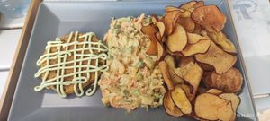 Bardzo ładnie podane i smaczne dania, tahana salad to taka polska sałatka warzywna 😍 #Veganuary at BEIJU HEALTHY FUN FOOD in Cascais