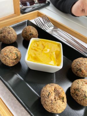 Appetizers with cheese at BEIJU HEALTHY FUN FOOD in Cascais