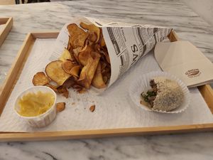 Nham nham, ainda por cima vegan. at BEIJU HEALTHY FUN FOOD in Cascais