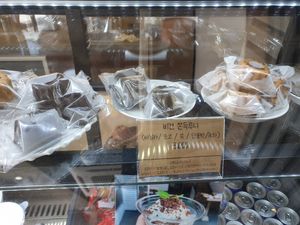 chilled sweets at Vegan Bakery Cafe Heal 비건베이커리카페힐 in Namyangju