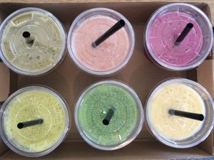 Bunte, leckere, gesunde Smoothies
 at Manna - Taste & See in Starnberg
