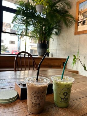 Hojicha and matcha latte at 9 Borden Coffee in Osaka