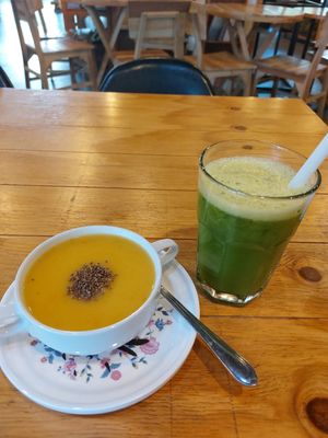 Vegetable soup and green detox juice at Think Green in Gyeonggi-do