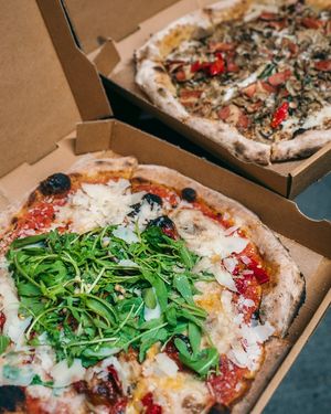 'Alla Nonna’ with tomato sauce, artisan cashew mozzarella, “parmesan”, sundried tomatoes, chilli, chopped arugula and roasted pine nuts at Dr Drooly in Munich
