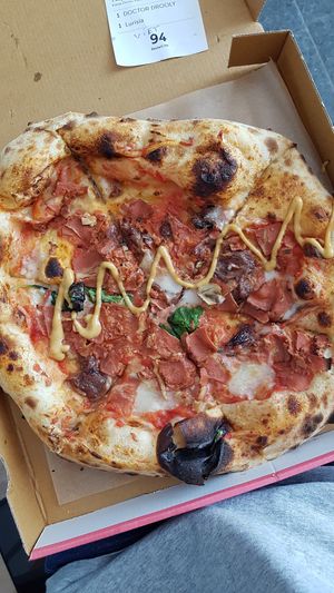 Dr drooly pizza (tomato sauce, cashew mozarella, caramellized miso onion, "bacon", chipotle sauce at Dr Drooly in Munich