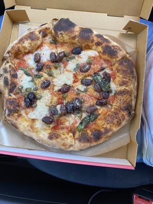 Pizza puttanesca at Dr Drooly in Munich