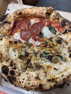 Salami and the chilli one were amazing   at Dr Drooly in Munich