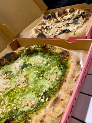 Pesto & truffle pizzas at Dr Drooly in Munich