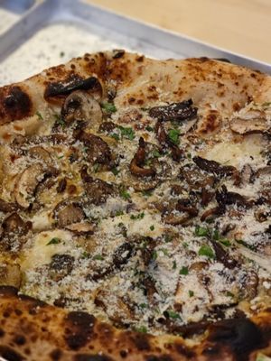 Mushroom pizza is always my to go at Dr Drooly in Munich