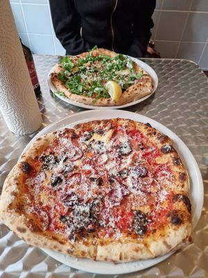 Funghi & Ham with Onions and Alla Nonna at Dr Drooly in Munich