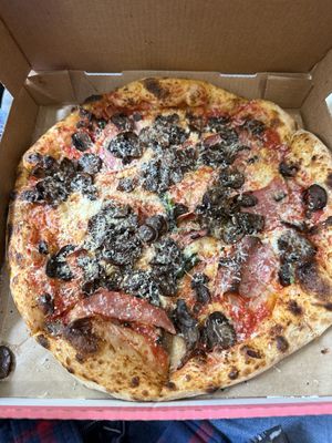 Mushroom and ham pizza😄 at Dr Drooly in Munich