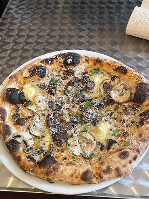 Miso Miso Pizza  at Dr Drooly in Munich