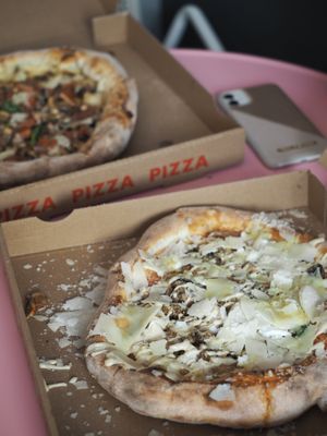 The Magic Mushroom Pizza with extra vegan Parmesan at Dr Drooly in Munich