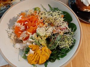 Salad bowl with smoked carrots at Kringel in Tallinn