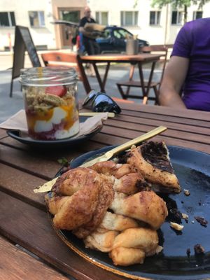 Cinnamon and chocolate pastry from the day before - 50%discount and still delicious #nofoodwaste at Kringel in Tallinn