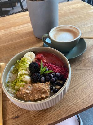 Porridge and cappuccino   at Kringel in Tallinn