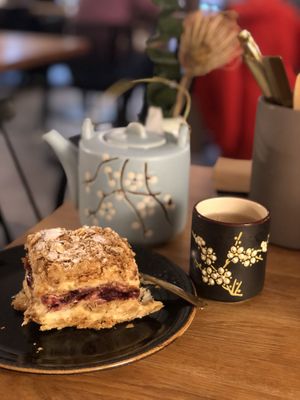 Napoleon cake and tea  at Kringel in Tallinn