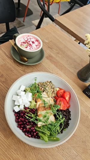 Salad with vegan feta/lentil/vegan chicken at Kringel in Tallinn
